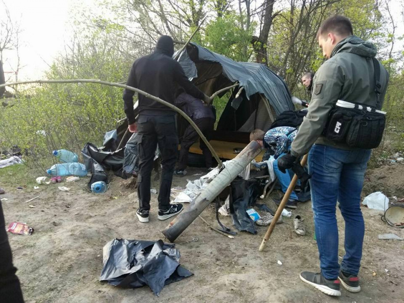 В Києві націоналісти спалили табір ромів