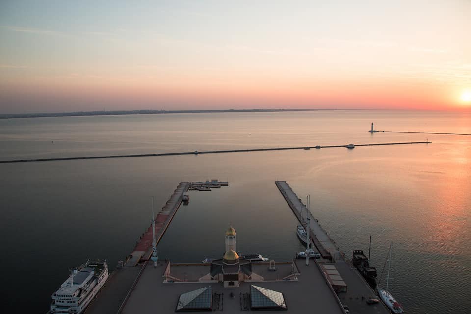 В сети показали потрясающие фото Одессы из окна заброшенного отеля