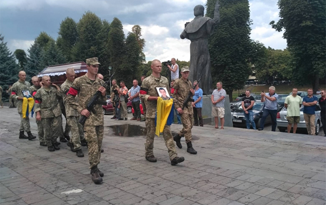 На Закарпатье прощаются с погибшими на Ровенском полигоне бойцами (фото, видео)