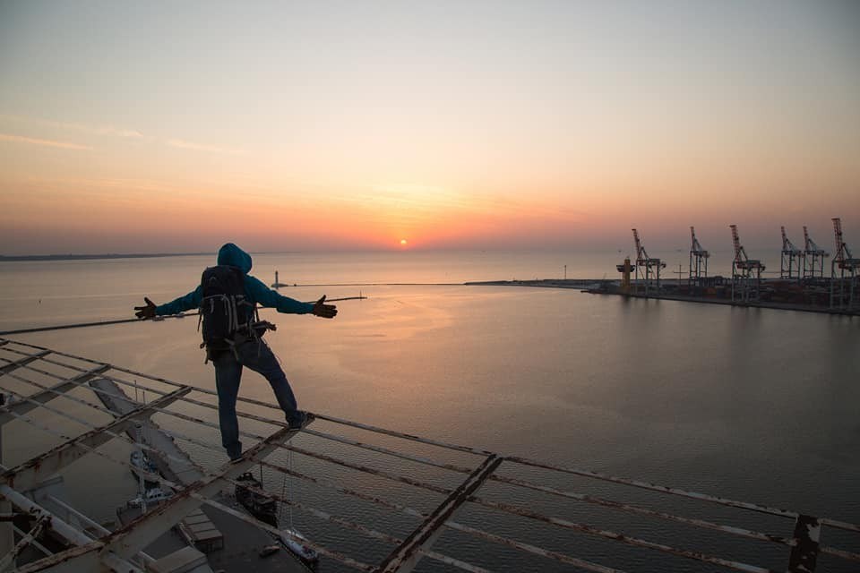 В сети показали потрясающие фото Одессы из окна заброшенного отеля