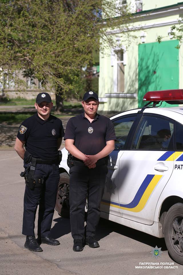 В Николаеве "копы" спасли девушку, которая прыгнула с моста