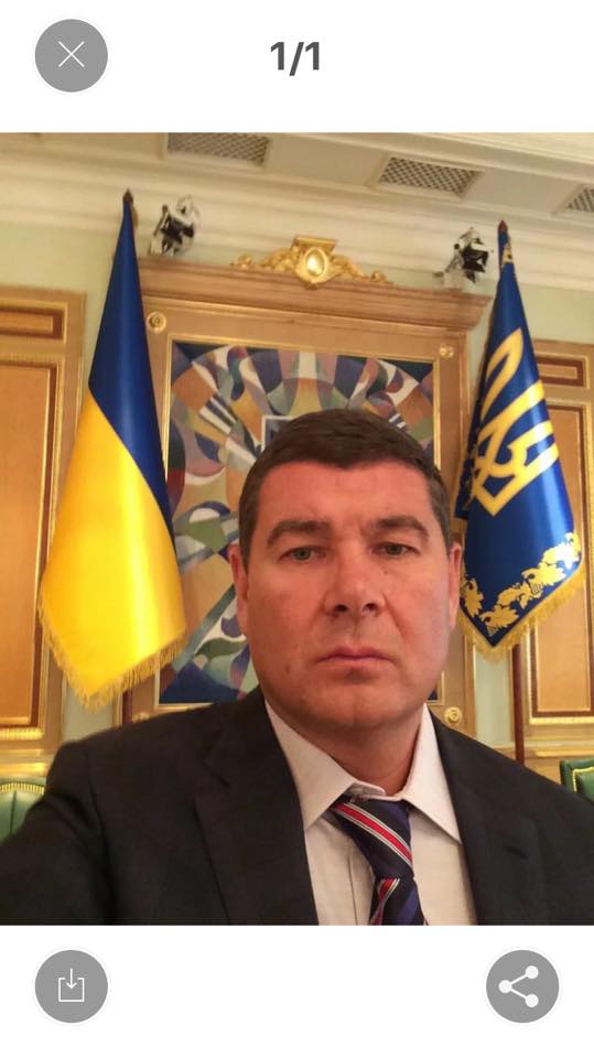 Украинский нардеп-беглец Онищенко сделал селфи в кабинете президента