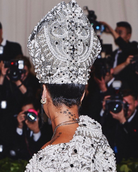 Met Gala 2018: топ-5 лучших нарядов звезд, которые вас удивят