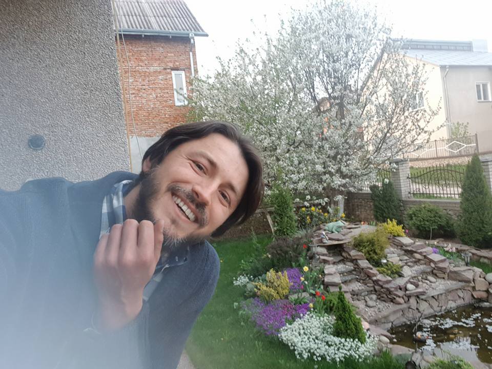 "Зовсім інша атмосфера": Притула показав зворушливі фото з рідного міста