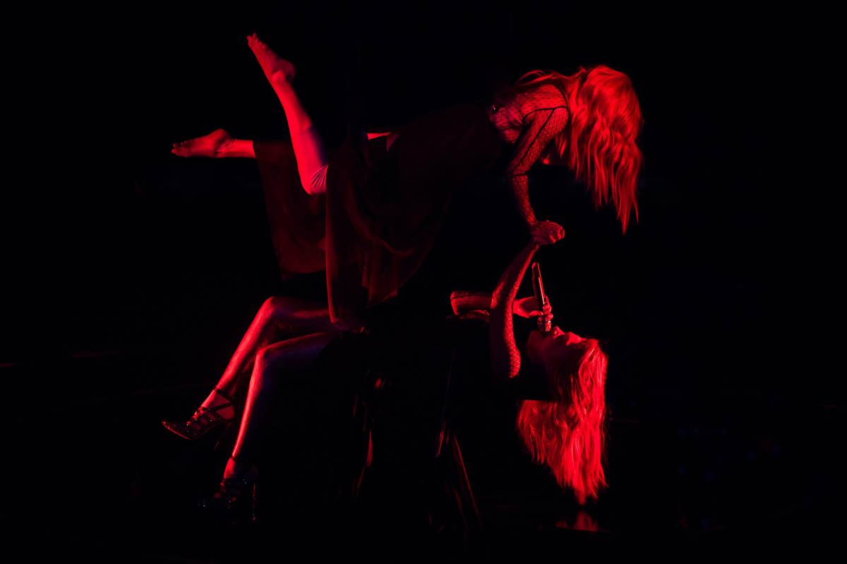 Немов літала у повітрі: Тіна Кароль ефектно виступила на Голосі країни (відео)