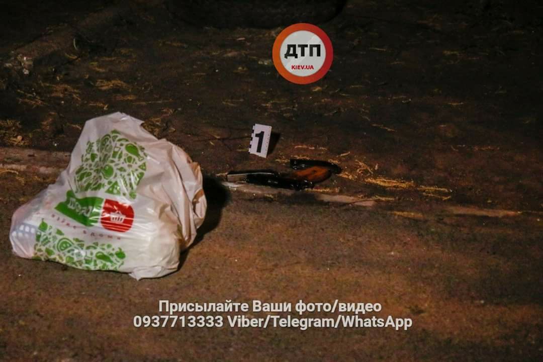 "Суровый Киев": мужчина украл пакет с едой и отстреливался из пистолета