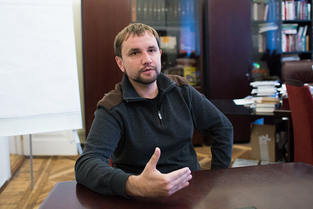 &quot;Елемент політичних спекуляцій&quot;: Володимир В'ятрович висловився про святкування 8 березня