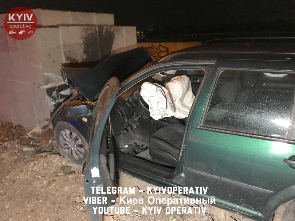 "Автомобиль перестал слушаться": в результате аварии в Киеве авто перевернулось два раза (видео)