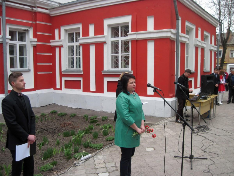 "Думал ли о том, что станет героем": в Глухове открыли мемориальную доску герою АТО (фото)