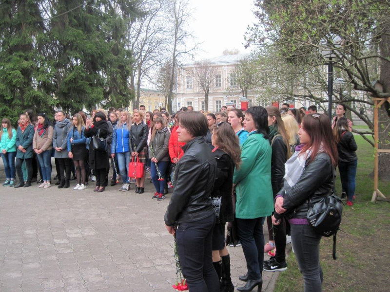 "Думал ли о том, что станет героем": в Глухове открыли мемориальную доску герою АТО (фото)