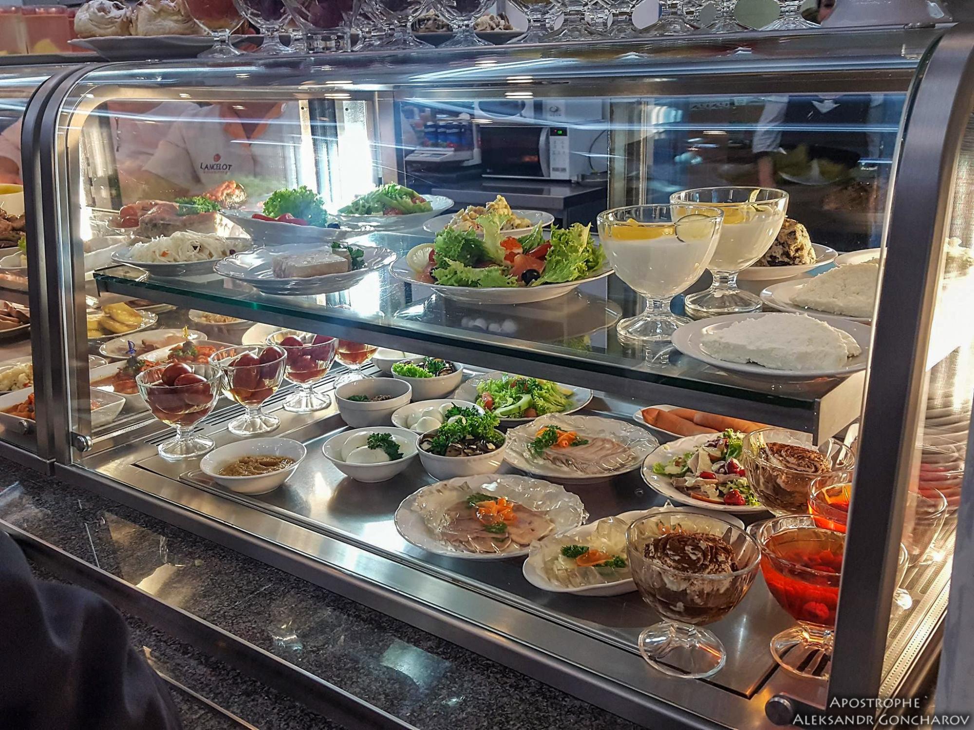 "Каждому депутату - по яйцу": в сети показали свежие фото ценников в столовой Рады