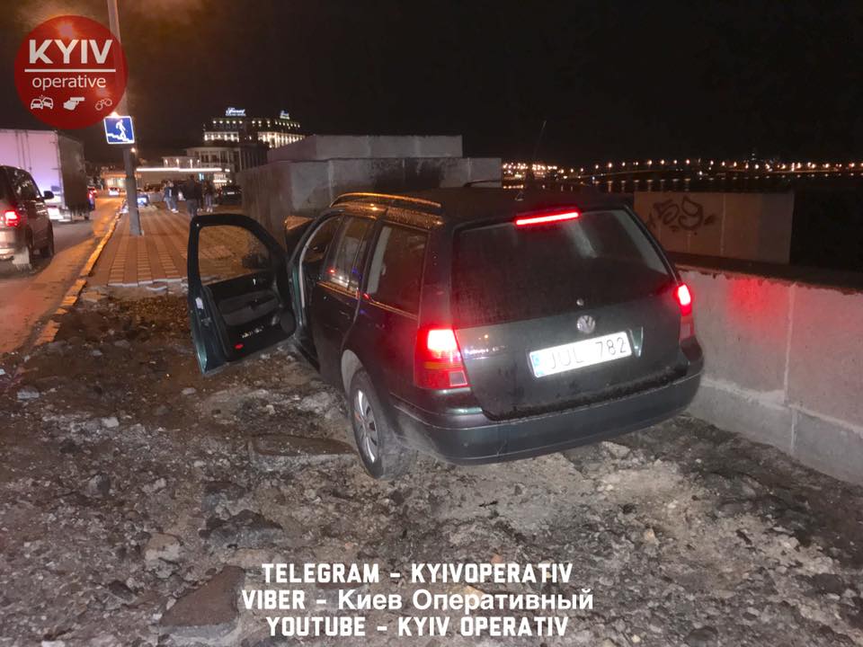"Автомобиль перестал слушаться": в результате аварии в Киеве авто перевернулось два раза (видео)
