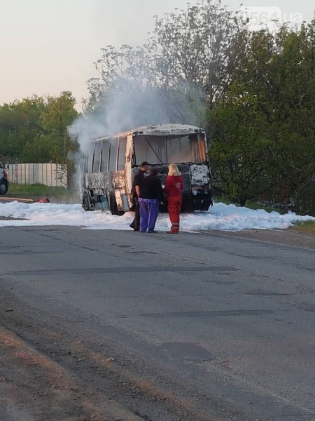 Доехать было не суждено: в Днепропетровской области на ходу загорелся рейсовый автобус (фото, видео)