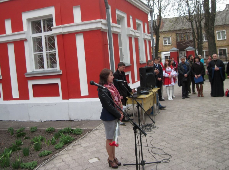 "Думал ли о том, что станет героем": в Глухове открыли мемориальную доску герою АТО (фото)