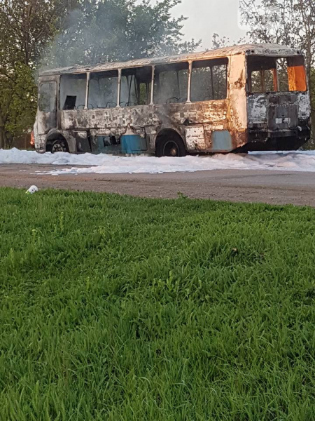 Доехать было не суждено: в Днепропетровской области на ходу загорелся рейсовый автобус (фото, видео)