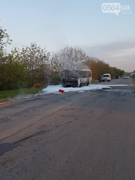 Доехать было не суждено: в Днепропетровской области на ходу загорелся рейсовый автобус (фото, видео)