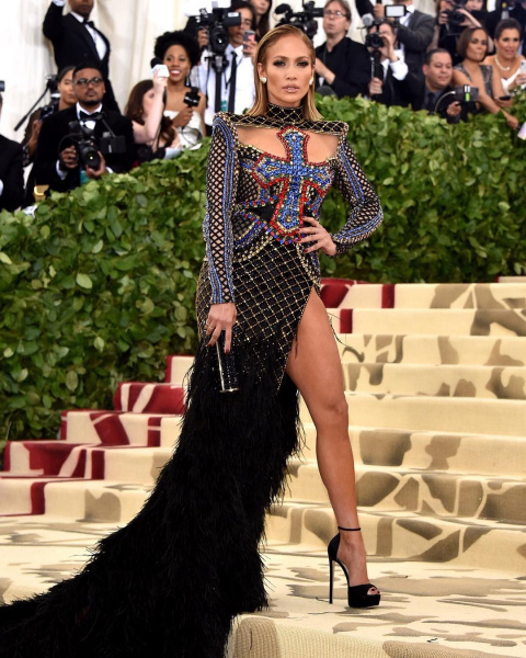 Met Gala 2018: топ-5 лучших нарядов звезд, которые вас удивят