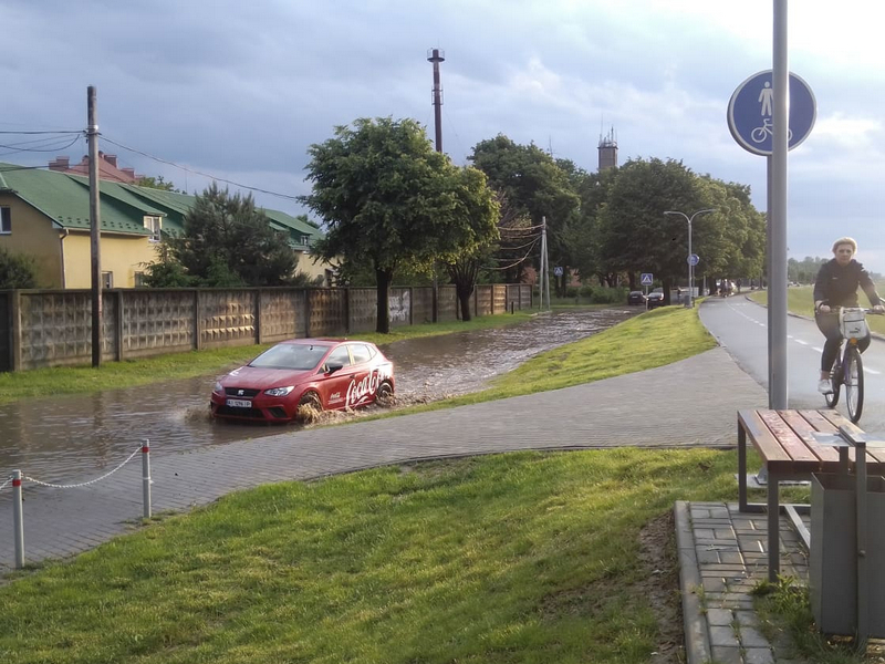 Злива перетворила українське місто у Венеції: потужні фото і відео