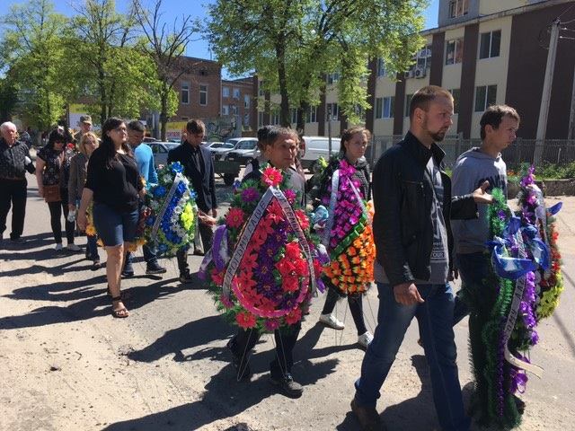 Под Сумами попрощались с погибшим на Донбассе 27-летним бойцом (фото)