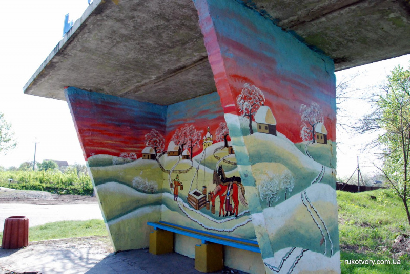 В Киевской области местная художница разрисовала остановки (фото)