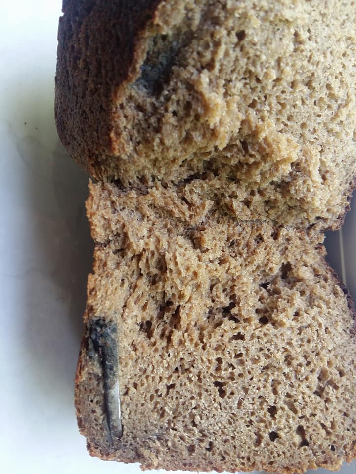 "Не успели укусить": в Киеве обнаружили в продаже хлеб с опасным предметом внутри