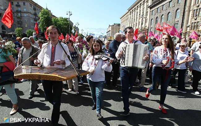 "Змусимо олігархів ділитися": як у Києві пройшов першотравневий марш до Дня праці (фоторепортаж)