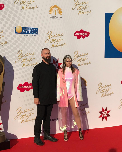 Золотая жар-птица 2018: яркие наряды звезд на красной дорожке (фото)