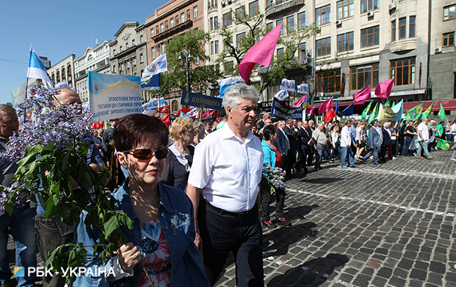"Змусимо олігархів ділитися": як у Києві пройшов першотравневий марш до Дня праці (фоторепортаж)