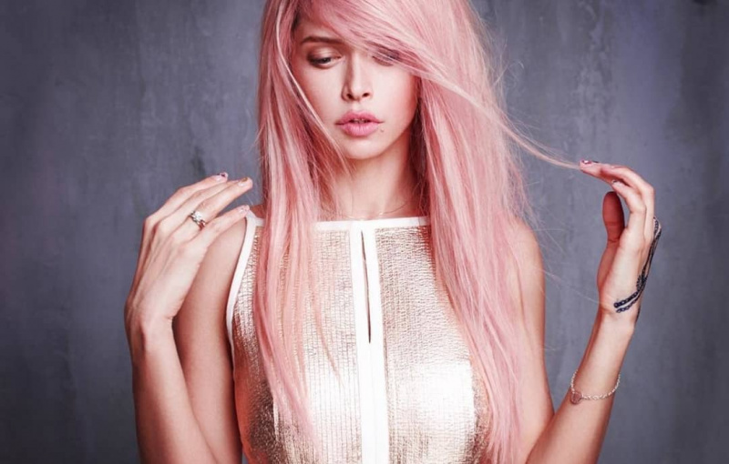 "Вже не 20 років": Віра Брежнєва шокувала новим кольором волосся (фото)