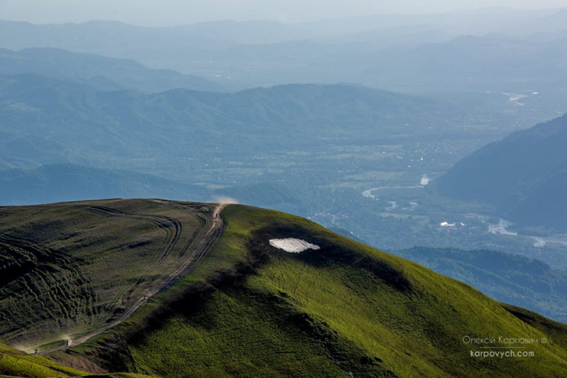 Весна во всей красе: в сети показали потрясающие фото Карпат