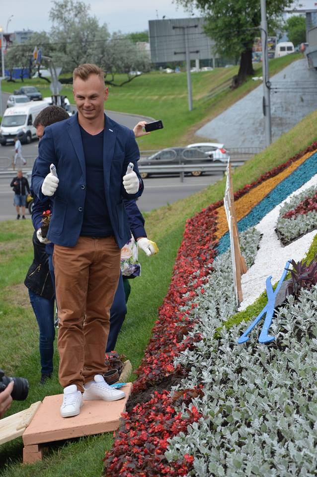 В Киеве высадили цветочную клумбу, посвященную Олимпийскому чемпиону