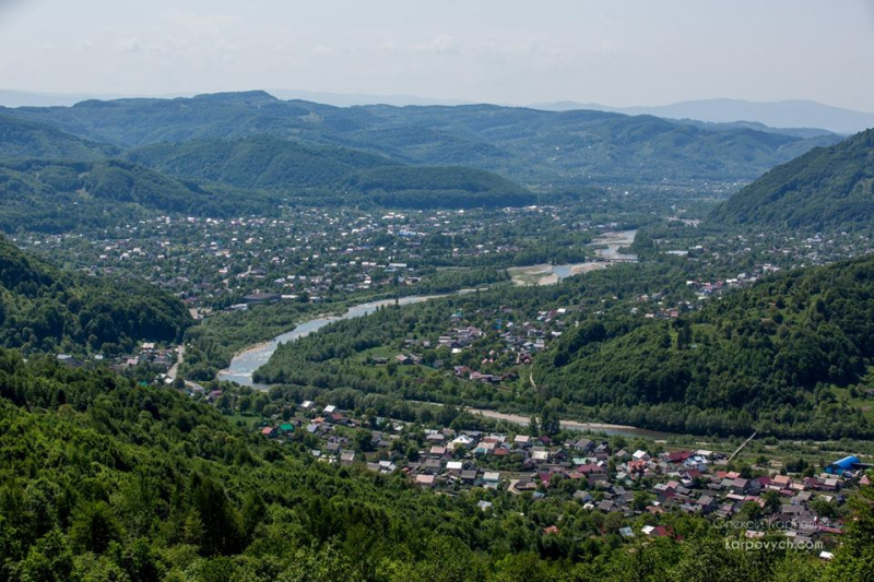 Весна во всей красе: в сети показали потрясающие фото Карпат