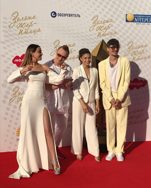 Золотая жар-птица 2018: яркие наряды звезд на красной дорожке (фото)