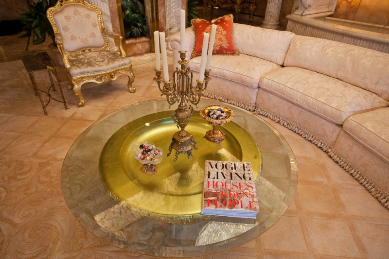 Золото, мрамор и антиквариат: в сети показали роскошный пентхаус Трампа