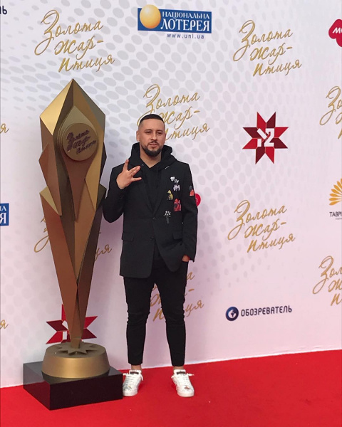 Золотая жар-птица 2018: яркие наряды звезд на красной дорожке (фото)