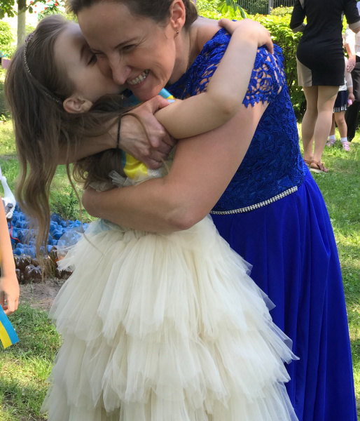 &quot;Наплакалась&quot;: Лилия Ребрик поделилась милыми фото с выпускного дочери