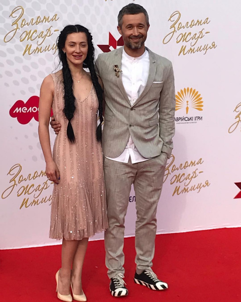 Золотая жар-птица 2018: яркие наряды звезд на красной дорожке (фото)