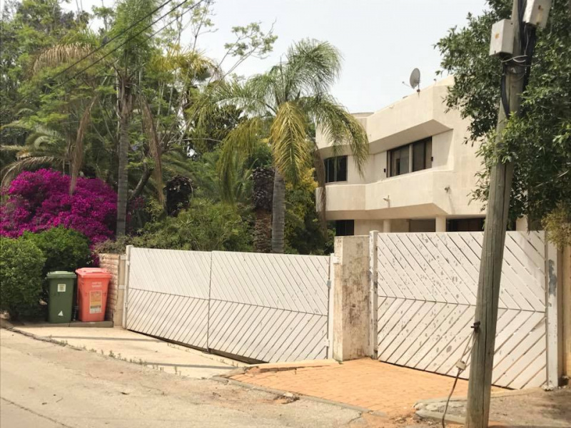 Журналист показал виллу нардепа Рабиновича под Тель-Авивом