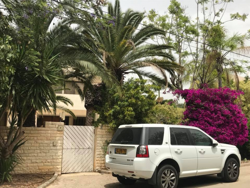 Журналист показал виллу нардепа Рабиновича под Тель-Авивом