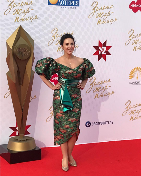 Золотая жар-птица 2018: яркие наряды звезд на красной дорожке (фото)