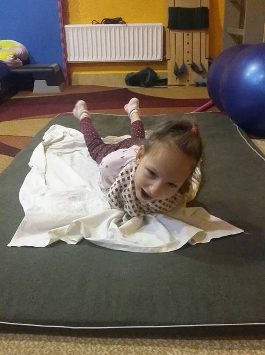 "Виплати просто мізерні, не вистачає ні на що": історія родини, яка виховує двійнят з ДЦП