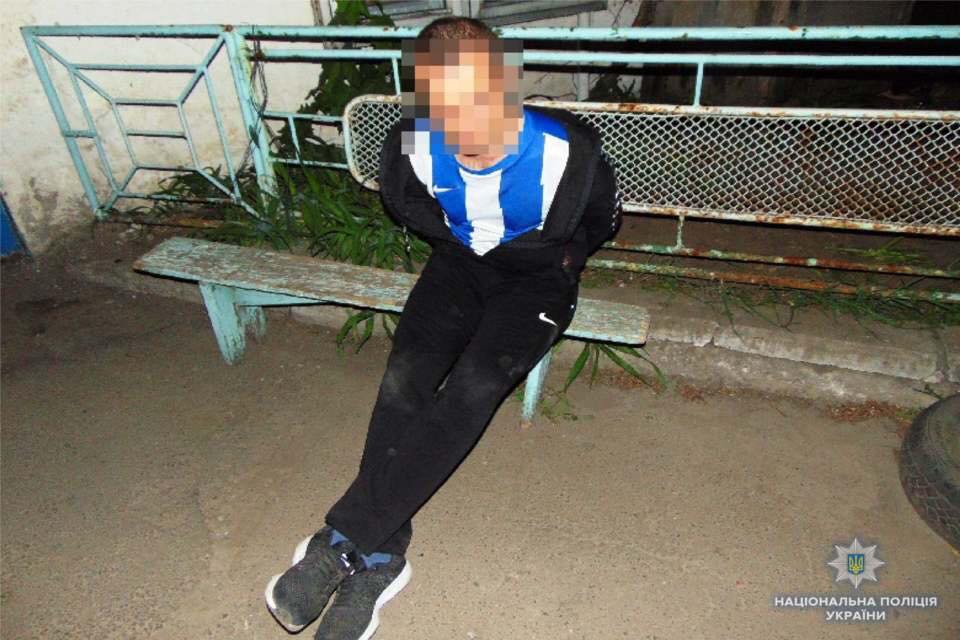 Зірвав з шиї ланцюжок: у Києві затримали зухвалого грабіжника