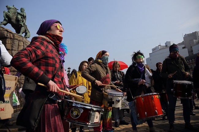 Барабанщицы на Марше Феминисток