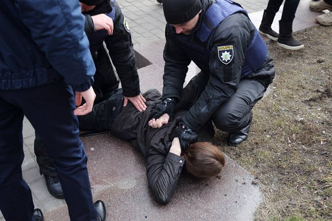 Против Марша Феминисток 