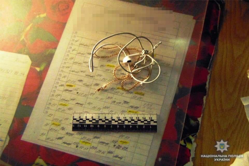 Зірвав з шиї ланцюжок: у Києві затримали зухвалого грабіжника