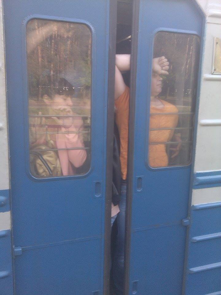 У мережі показали переповнену приміську електричку під Києвом: у мережі обурені