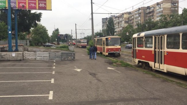 В Киеве авто врезалось в трамвай с пассажирами (фото)