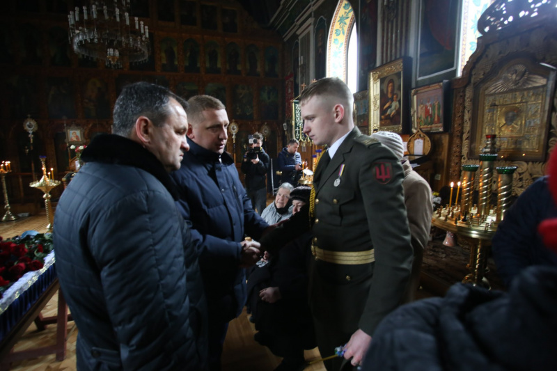 В Кременчуге провели в последний путь майора ВСУ - участника АТО (фото)