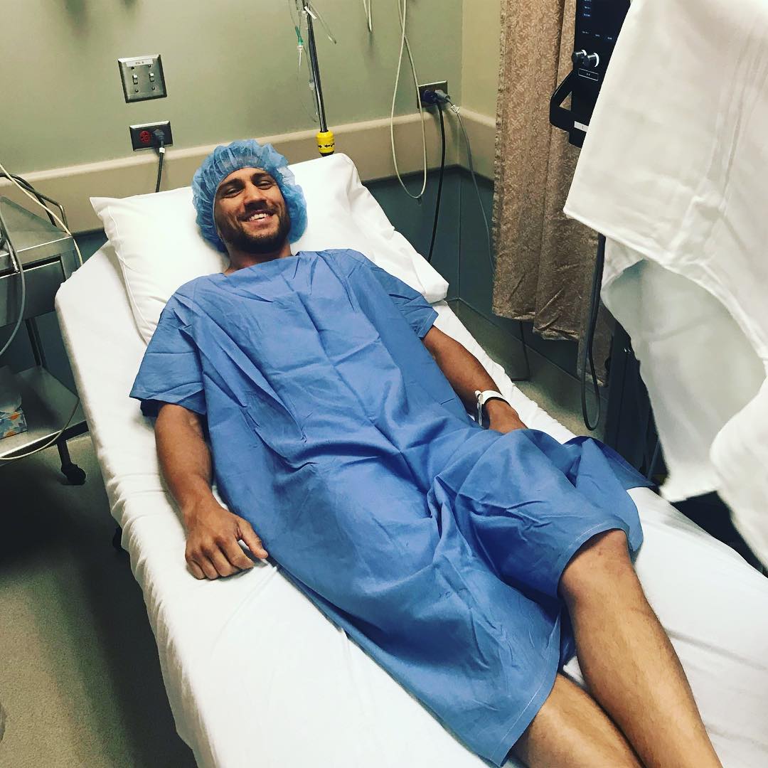 Ломаченко прооперировали: первые фото после хирургического вмешательства