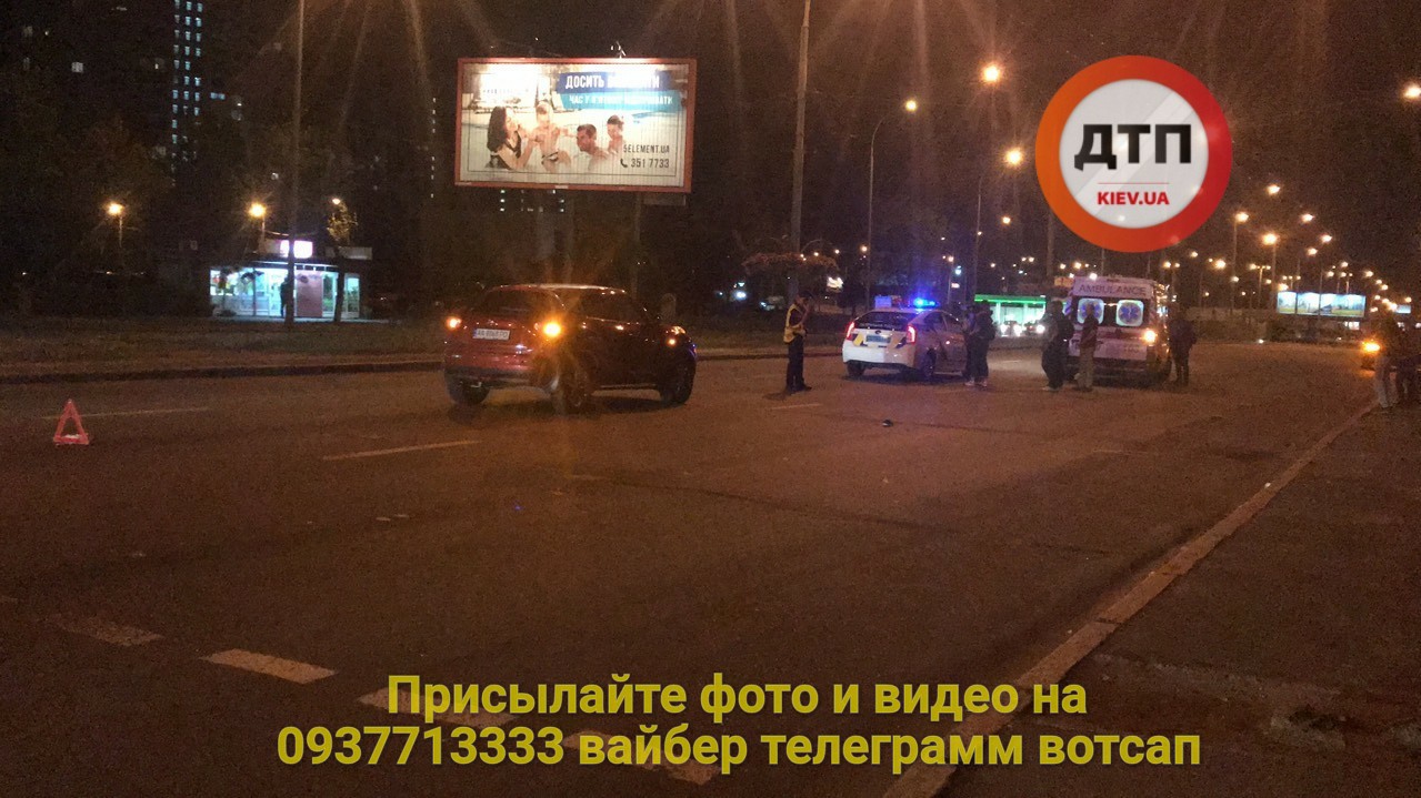 Бігла на червоне світло: у Києві авто збило пішохода